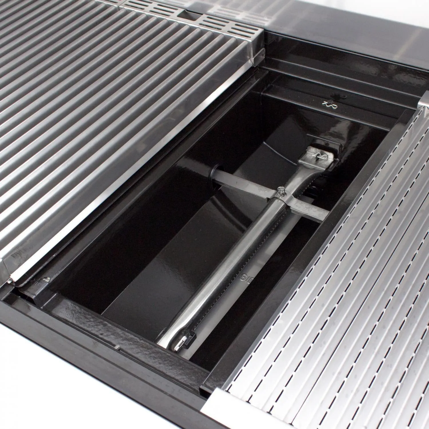 Saber Grills: 500 Series 3-Burner Cart Grill (LP)